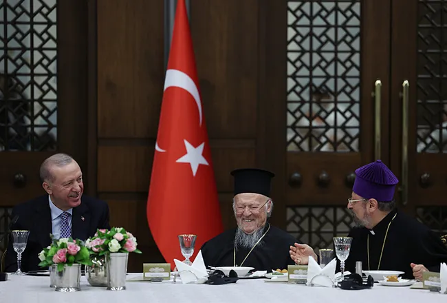 baskan-erdogan-dini-azinlik-temsilcileriyle-iftarda-bir-araya-geldi-boluculere-firsat-vermeyecegiz-1743103089953.jpeg