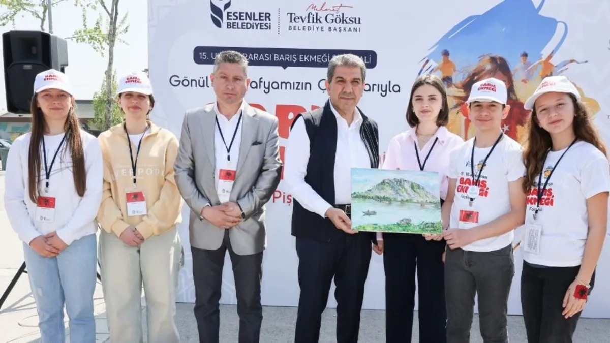 Barış Ekmeği Festivali renkli başladı! 8 ülkeden gelen çocuklar Türk öğrencilerle dünyaya barış mesajı verdi