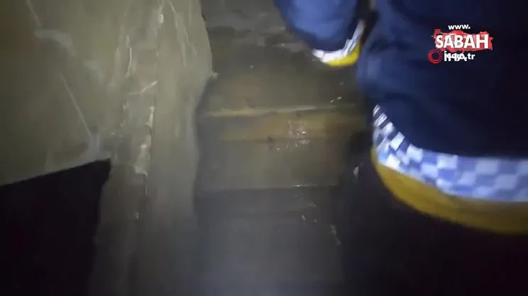 Suriye'de bir bebek ve ailesi enkazdan sağ çıkarıldı | Video