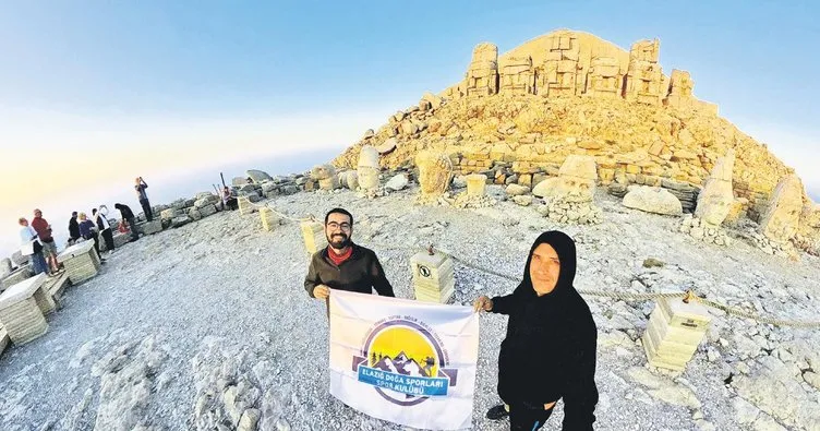 İki öğretmen Nemrut’a bisikletle çıktı