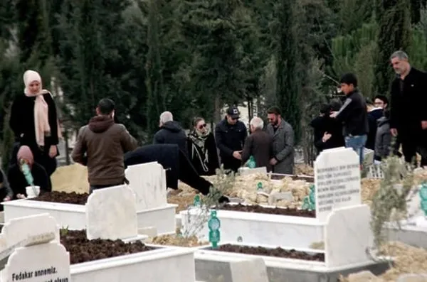 Demet Akalın’dan 650 bin liralık imza
