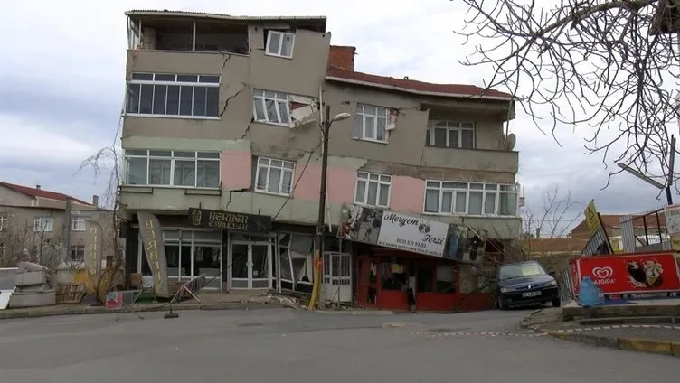 İstanbul’da korku dolu anlar: Metro çalışması sırasında bina çöktü!