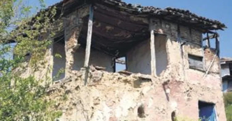 Harabe evde yaşayan aileye yeni konut