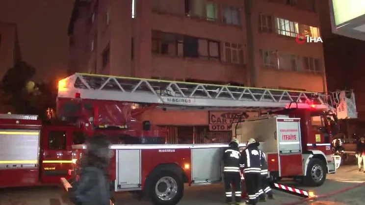 Konya'da 5 katlı apartmanda yangın paniği