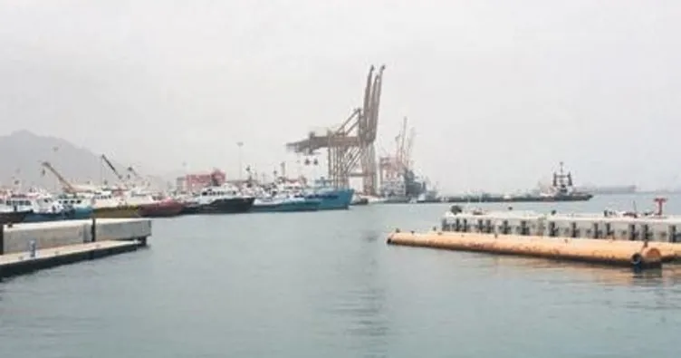 BAE limanında patlama: Yakıt tankları alev aldı