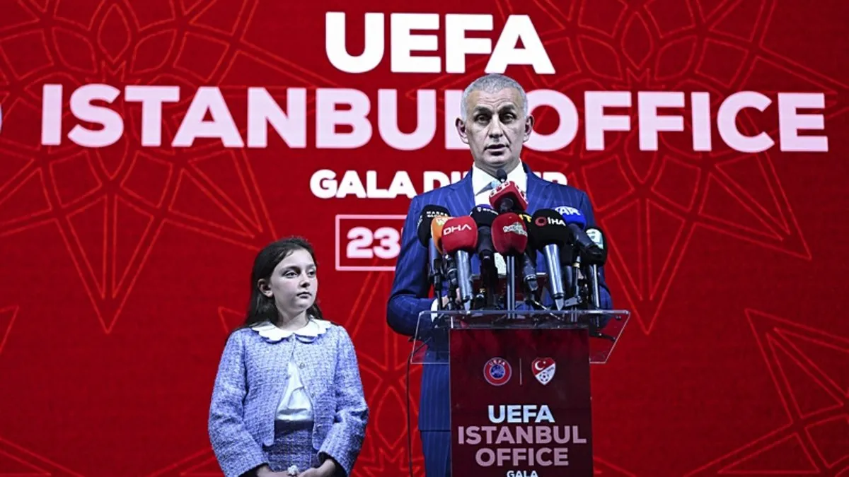 İbrahim Hacıosmanoğlu: “İstanbul futbolun yönetim merkezlerinden biri konumuna gelecek” İbrahim Hacıosmanoğlu: “İstanbul futbolun yönetim merkezlerinden biri konumuna gelecek”