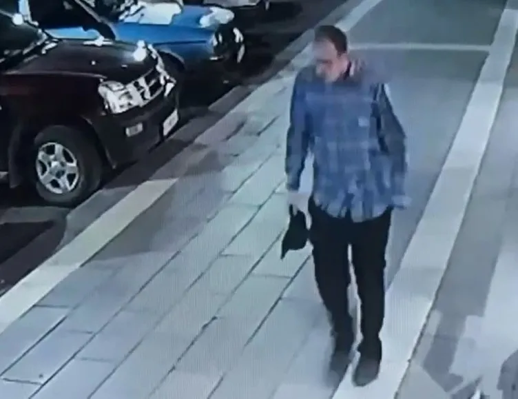 SON DAKİKA… Türkiye bu görüntüyü konuşuyor: Tokat’ta sokakta yürüyen kadını bıçaklayan saldırgandan akılalmaz savunma!