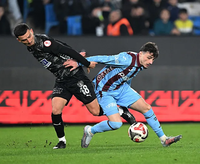 son-dakika-haberi-trabzonspor-kupaya-maglubiyetle-basladi-alanyaspor-guven-yalcin-ile-kazandi-1766000617033.jpeg
