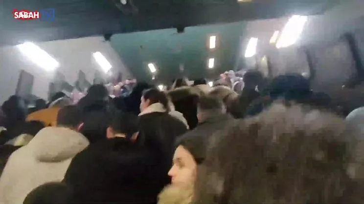 İstanbul'da metro ve metrobüs duraklarında izdiham
