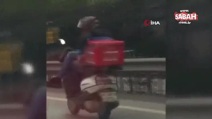 Motosiklette ‘bacak bacak üstüne yolculuk’ kamerada