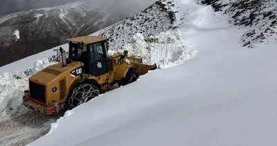 Eleşkirt'te Nisan ayında yağan kar yolları kapattı #agri