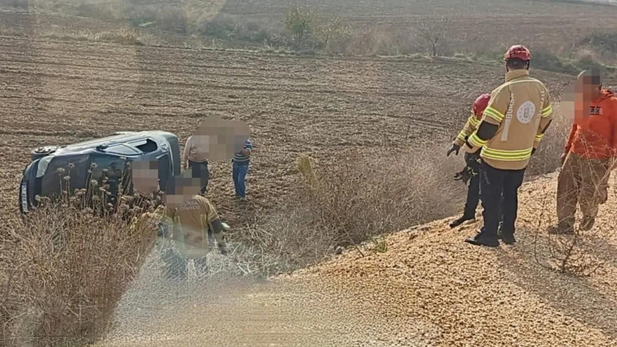 Bursa’da eşine direksiyon eğitimi veriyordu: Ehliyet almak isteyen kadın kaza yaptı! Çift yaralandı Bursa’da eşine direksiyon eğitimi veriyordu: Ehliyet almak isteyen kadın kaza yaptı! Çift yaralandı