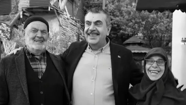 milli-egitim-bakani-yusuf-tekinden-duygusal-sozler-ailesini-ilk-kez-a-habere-anlatti-benim-annem-benim-babamin-1792949354629.jpeg