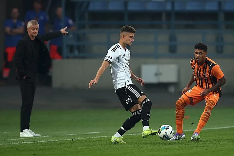 Beşiktaş ve Fenerbahçe’den sürpriz transfer hamlesi! Yıldız futbolcunun menajeri İstanbul’da...
