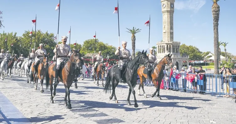 İzmir’de kurtuluş coşkusu