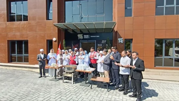 15-temmuzun-10uncu-yilinda-anlamli-vefa-81-ilden-gelen-emanetler-ayni-kazanda-kaynadi-1783084124873.jpg