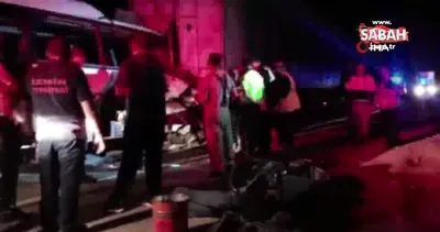 İzmir’de servis minibüsü ile tır çarpıştı: 2 ölü | Video