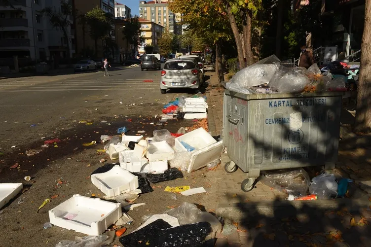 Kartal Belediyesi işçilerin taleplerini vermedi: İşçiler greve gidince Kartal çöp içinde kaldı!