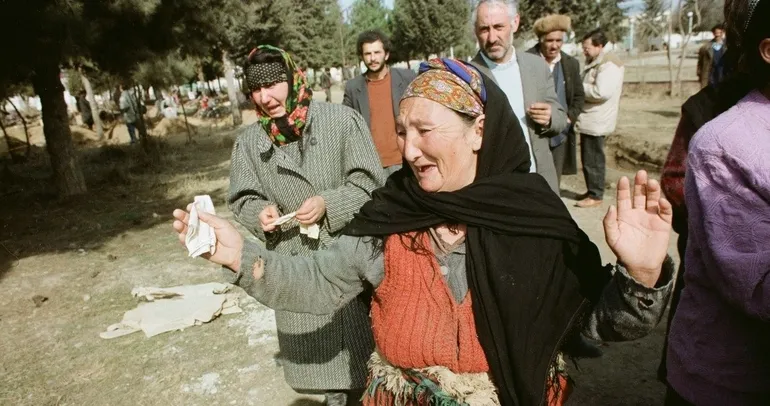 Ermeniler Azerbaycan Türklerini Hocalı’da böyle katletmişti! Elini sobaya basıp tırnaklarını söktüler