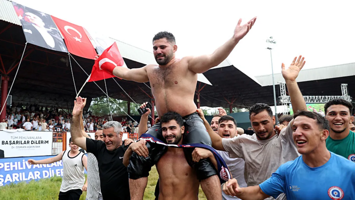 665. Kırkpınar Yağlı Güreşleri’nde şampiyon Erkan Taş oldu! Feyzullah Aktürk finalde kaybetti