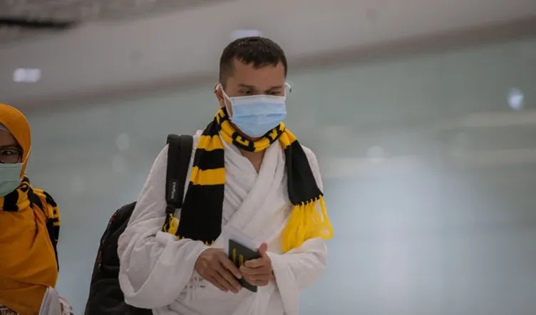 Yurt dışından gelen ilk umre grubu Suudi Arabistan'a ulaştı