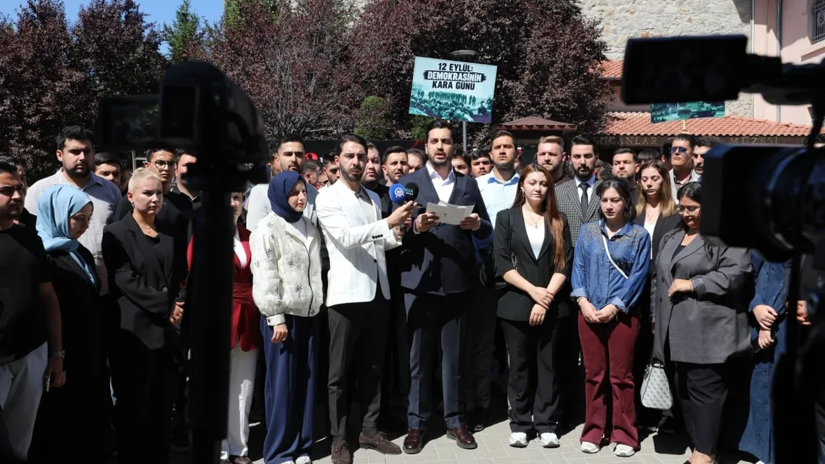 AK Parti Ankara İl Gençlik Kolları’ndan 12 eylül yıldönümünde demokrasi vurgusu: Söz de karar da milletindir!
