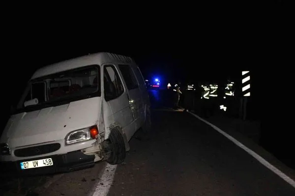 Kilis’te ambulans ile minibüs kaza yaptı