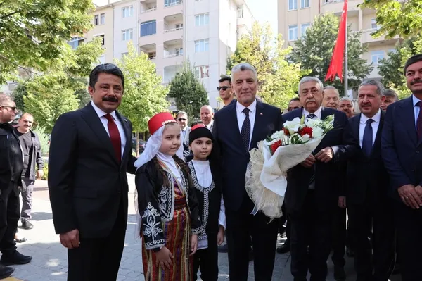 ticaret-bakani-bolat-turkiye-guclu-ve-istikrarli-sekilde-buyuyor-1789402301776.jpg