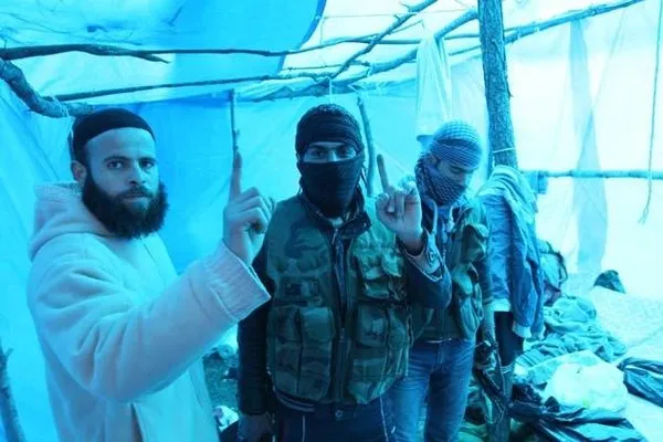 Türk muhabir muhaliflerin kampında