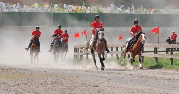 Geleneksel rahvan at yarışları heyecanı Gölcük’te başlıyor