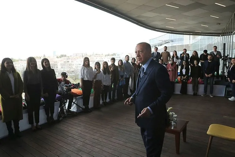 Ayaklariyla Basbakan Erdogan In Portresini Yapti Haber