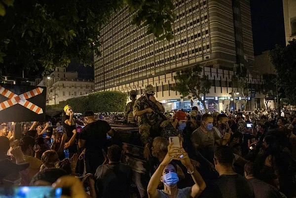 Nevşin Mengü fırsatı kaçırmadı! Tunus'taki darbeyi selamladı