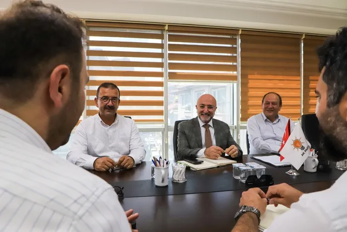 ak-parti-afyonda-teskilat-calismalari-araliksiz-devam-ediyor-1781684862205.jpg