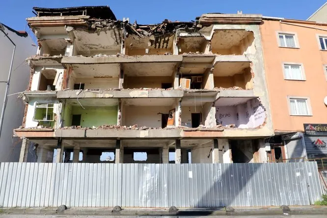 Eyupsultan Da Riskli Yapilarin Yikimina Baslandi En Son Haber
