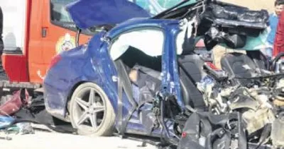 İş makinesine çarpan araçta 1 ölü, 3 yaralı