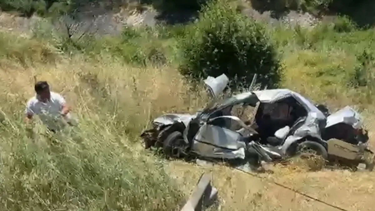TEM Otoyolu’nda otomobil şarampole devrildi: 1 ölü, 3 yaralı TEM Otoyolu’nda otomobil şarampole devrildi: 1 ölü, 3 yaralı