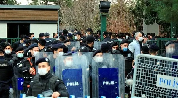 son-dakika-haberi-izmirdeki-bogazici-provokasyonunda-51-kisi-gozaltina-alindi-39unun-terorden-kaydi-var-1612418329237.jpeg Son dakika haberi! İzmir'deki Boğaziçi provokasyonunda 51 kişi gözaltına alındı! 39'unun terörden kaydı var