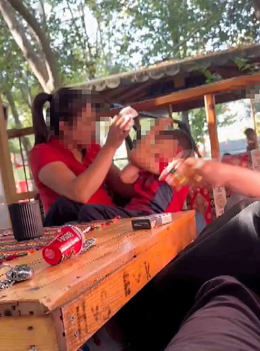Görüntüler kan dondurdu: Cani anne ağlayan oğlunu susturamayınca defalarca vurdu! “Sus nefesini keserim…”
