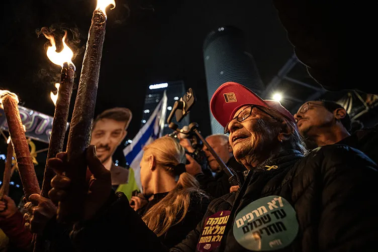 İsrail halkının öfkesi Netanyahu’yu sarsıyor: Ateşkes anlaşmasına Siyonist sabotaj!