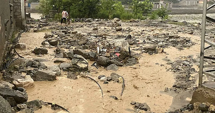 Pakistan’da onarım çalışması facia ile bitti: Heyelan 15 kişiyi yuttu