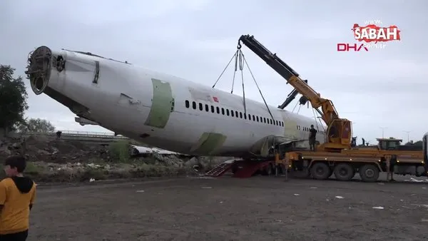 Trabzon'da pistten çıkan uçak, pide salonu olacağı yere taşındı | Video