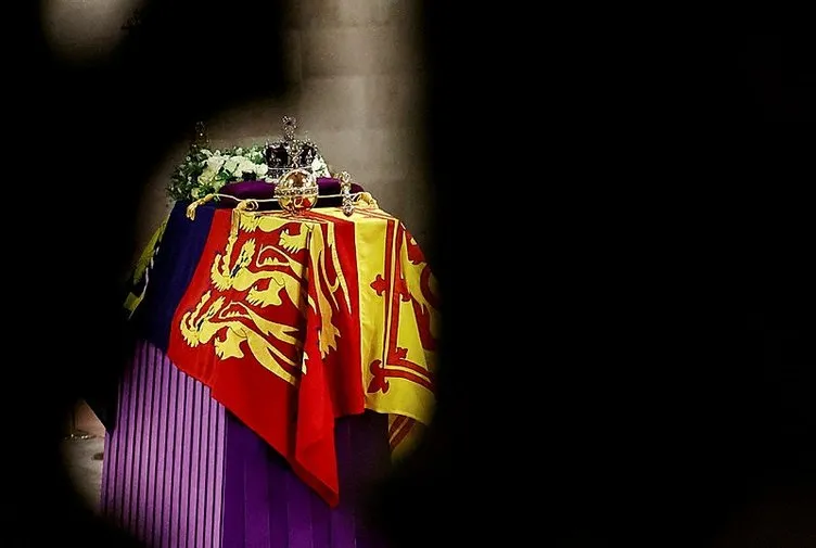 SON DAKİKA- Kraliçe Elizabeth'e son veda! Prens Philip'in yanına gömülecek...
