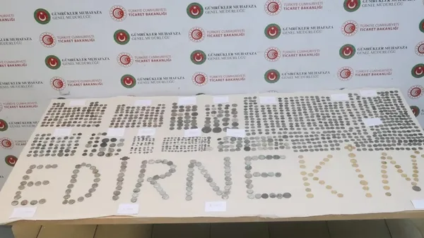 gumruk-kapilarinda-tarihi-eser-operasyonu-7-bin-160-kultur-varligi-ele-gecirildi-1792564202459.jpeg