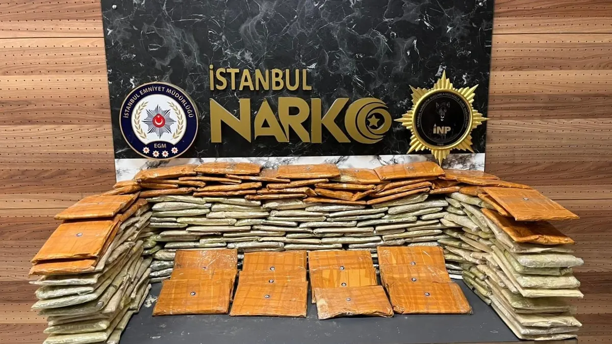 Duş kabin teknelerinden 92.5 kilogram eroin çıktı Duş kabin teknelerinden 92.5 kilogram eroin çıktı