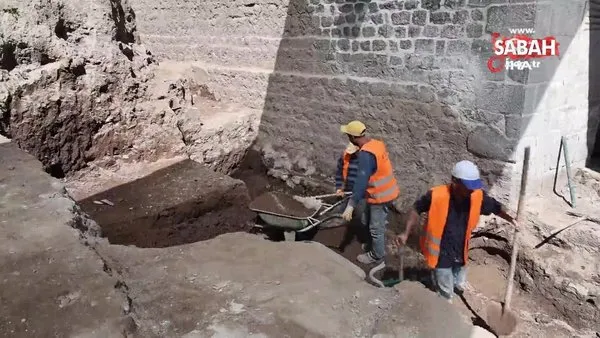 Diyarbakır'ın 12 bin yıllık tarihinde ilk kez lahit mezar bulundu | Video
