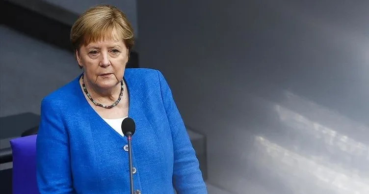 Merkel, CDU’ya sırtını döndü