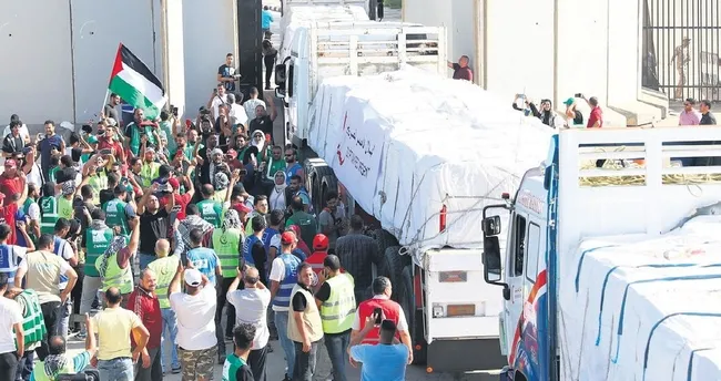 Batı’dan PR çalışması: 20 kamyona izin verildi Batı’dan PR çalışması: 20 kamyona izin verildi