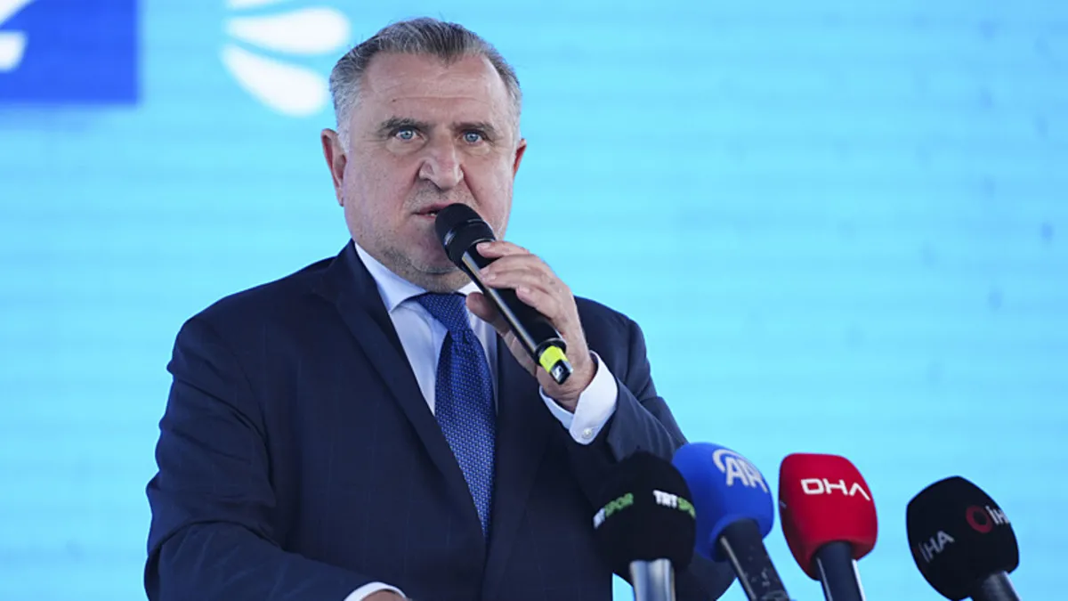 Gençlik ve Spor Bakanı Osman Aşkın Bak Yaz Spor Okulları Şöleni’ne katıldı Gençlik ve Spor Bakanı Osman Aşkın Bak Yaz Spor Okulları Şöleni’ne katıldı