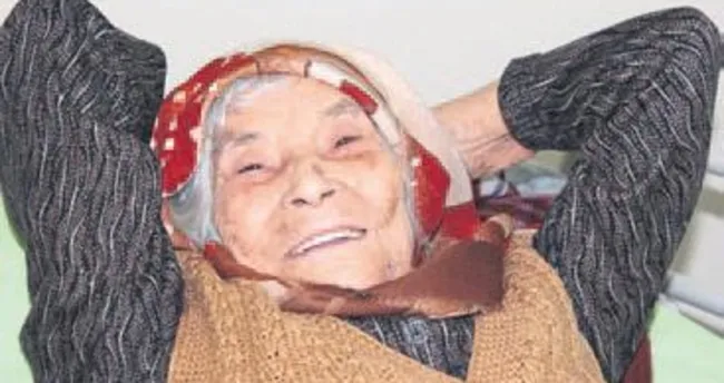 Çiğli’nin en yaşlı hastası Ayşe nine