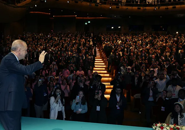 son-dakika-baskan-erdogandan-batiya-gocmen-tepkisi-insani-trajedileri-reklam-malzemesi-olarak-kullaniyorlar-1745832761585.jpeg Son dakika: Başkan Erdoğan'dan Batı'ya göçmen tepkisi: İnsani trajedileri reklam malzemesi olarak kullanıyorlar
